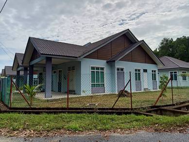 Semi-Detached House For Sale in Marang,TRG