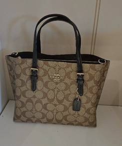 Authentic Coach handbag Molie 25