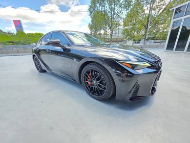 Lexus IS 300 F SPORT MODE BLACK in Bangi, SGR