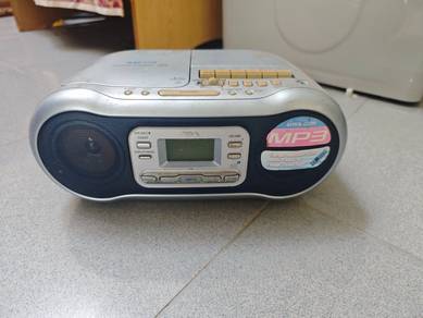 Aiwa Silver MP3 CD Player Boombox with Radio