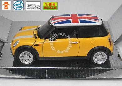 2013 mini cooper yellow w UK Flag top (1:24)