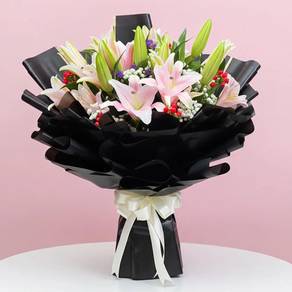 Fresh Lily Bouquets with Same-Day Delivery