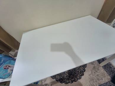 Meja makan ikea utk dijual. 