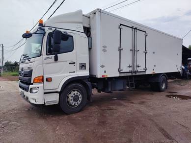 Hino GH8J Refrigerated Box 28ft 19000KG