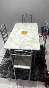 Meja makan untuk dijual / Dining table set