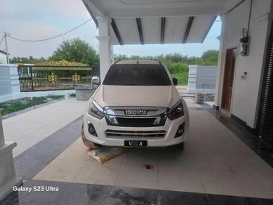 Isuzu D-Max V-CROSS 4x4 in Rompin, PHG