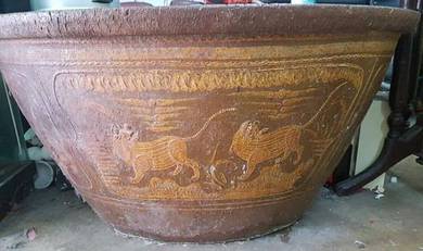 Vintage Oval Dragon Pot