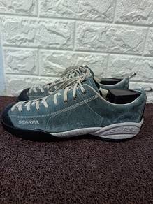 Uk8 SCARPA Hiking Shoes