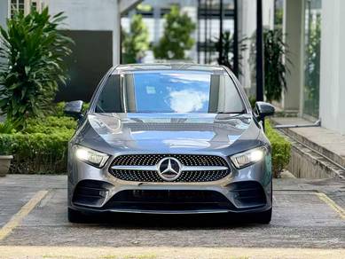 Mercedes Benz A250 250 AMG LINE in Desa Petaling, KUL