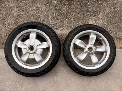 Rim+Tyre Vespa Primavera