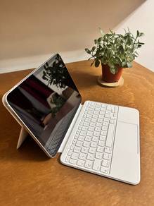 Ipad 2025 11th Gen (Wifi) + Apple Magic Keyboard