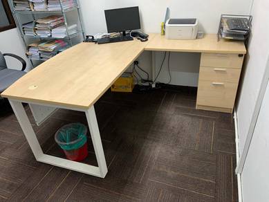 Large L-Shaped Office Workstation / Executive Desk