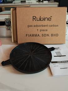Rubine gas-adsorbent carbon