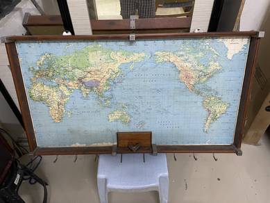 World Map Wooden Frame with clothes hanger (Peta)