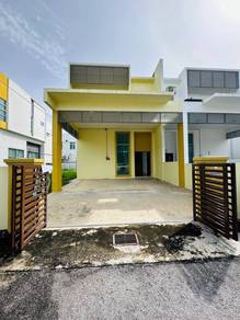 Semi-Detached House For Sale in Lunas,KDH