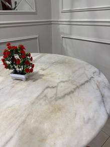 Meja makan marble