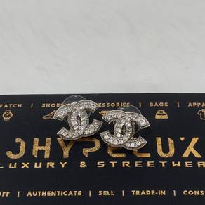 Authentic Chanel Interlock CC earring full crystal