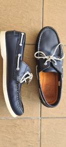 Leather boat shoes ( like new)