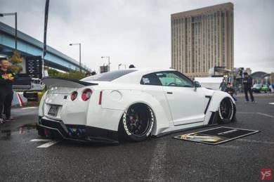 Aimgain R35 GTR GTR35 Ducktail Spoiler
