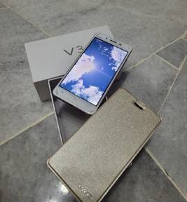 vivo phone with box