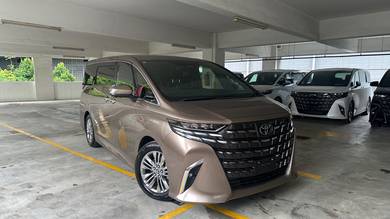 Toyota Alphard Z in Desa Petaling, KUL