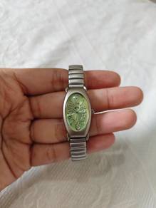 Tricolor Oval Ladies Watch – Unique Green Dial