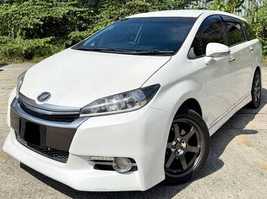 Toyota Wish S in KLCC, KUL