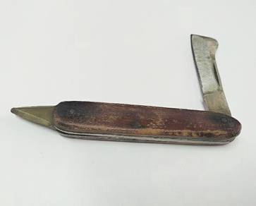 Vintage pocket folding knife wooden handle