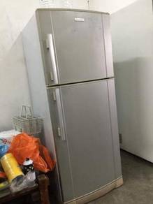 Electrolux Fridge 2 doors Refrigerator Peti Sejuk