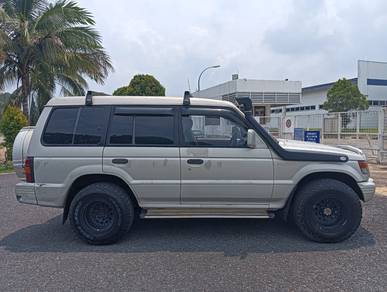 Mitsubishi Pajero in Bandar Pusat Jengka, PHG
