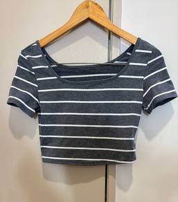 Short sleeve gray striped crop top