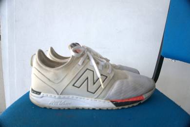 Kasut New Balance 247 size 9.5UK shoe
