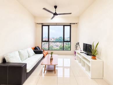 Service Residence For Rent in Emerald 9