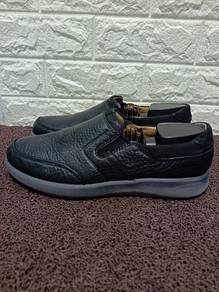 Uk7 Clarks Unstructured Slip-On