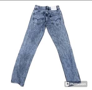 Levis Line 8
