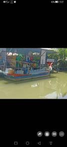 Fisherman boat with Robert machine 