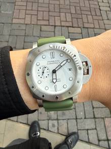 Panerai Submersible 01223 42mm