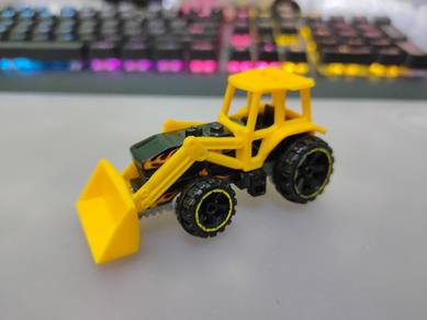 Hotwheels Tractor from Dirt Track 5 pack