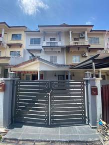 Townhouse For Sale in Cheng,MLK