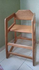 Solid wood feeding chair 