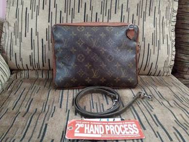 Rare Louis vuitton monogram sling bag clucth LV