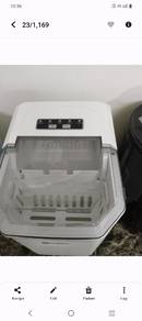 Ice cube maker
