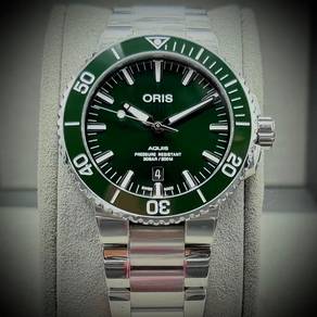 Unworn ORIS AQUIS 300M “Green DIAL”