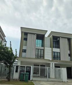 Semi-Detached House For Sale in Setia Alam,SGR