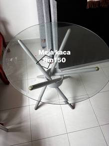 Meja Kaca