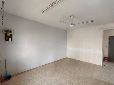 Flat For Sale in Pangsapuri Aman (Ujong Pasir)