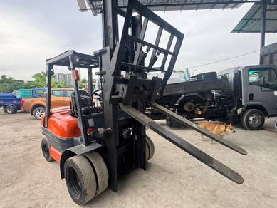 USED TOYOTA 5FD25 2.5T HINGE FORKLIFT Diesel