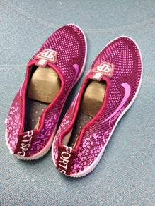 rubber sneakers brand new us7