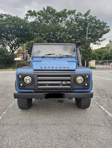 Land Rover Defender 110 in Batu Caves, SGR