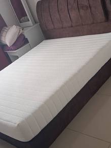 Bed and mattress